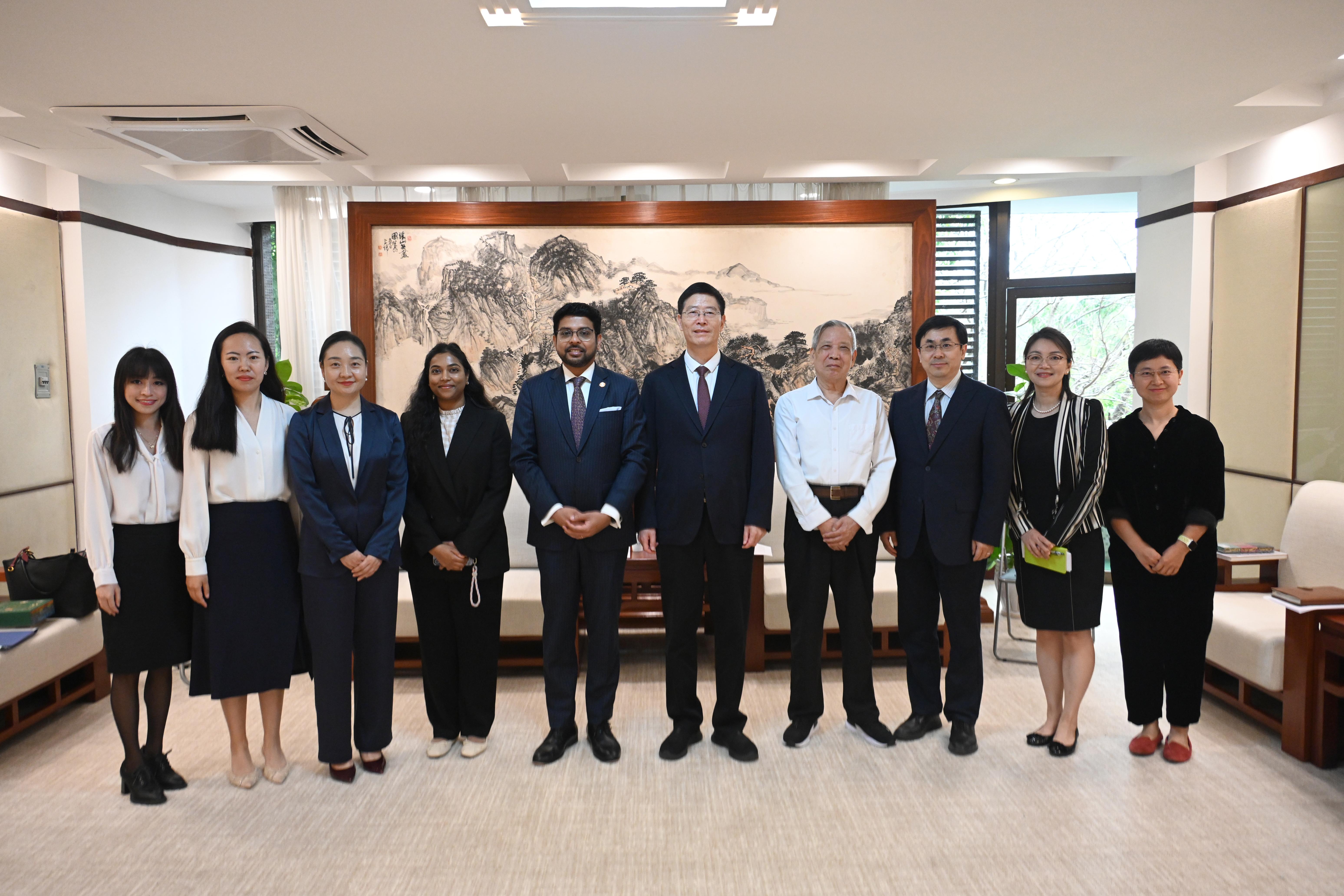 Indian Consul General in Guangzhou Gince Kuruvilla Mattam visits Shenzhen University