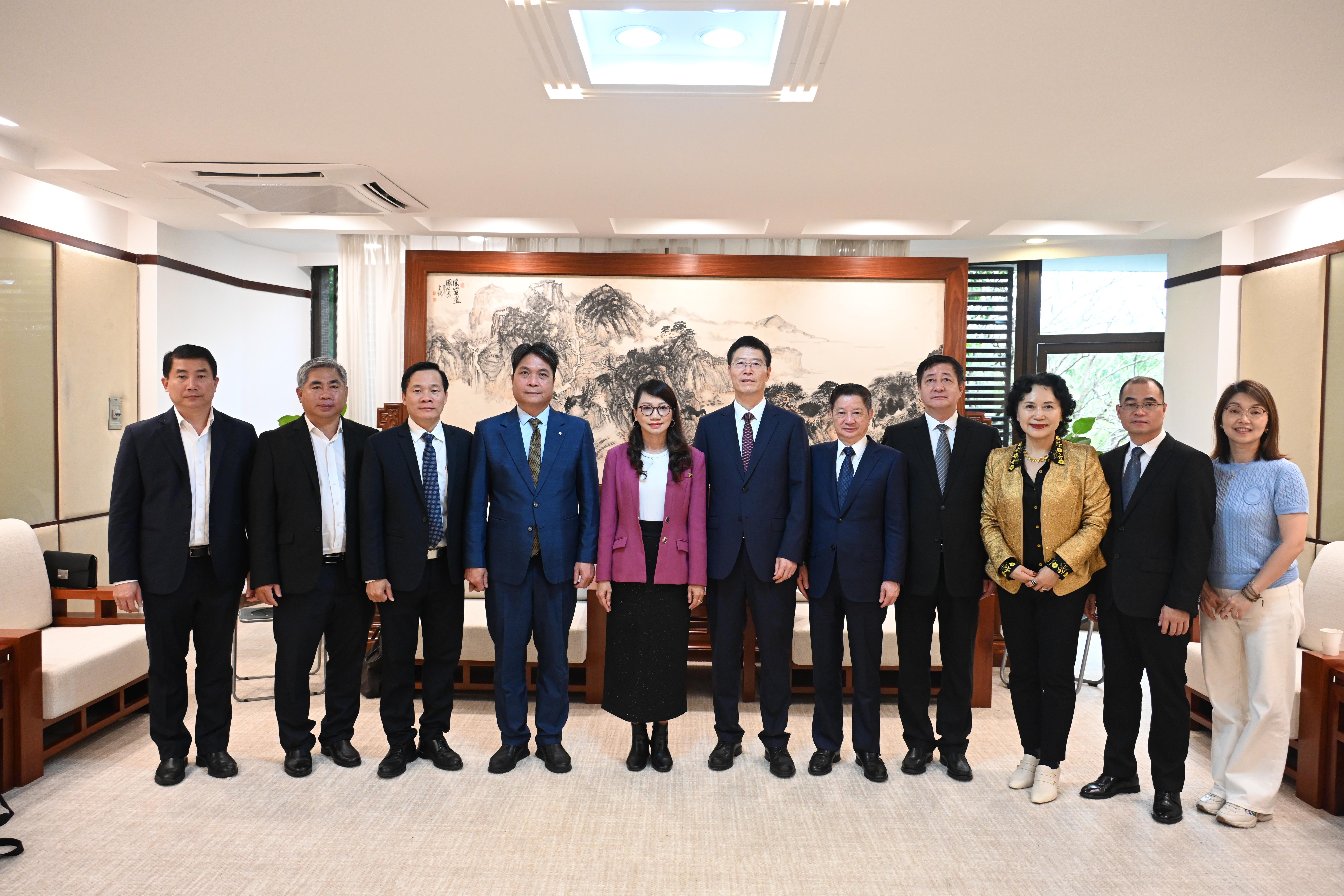 ​Party Secretary and President of Vietnam National University, Ho Chi Minh City Nguyen Thi Thanh Mai visits Shenzhen University