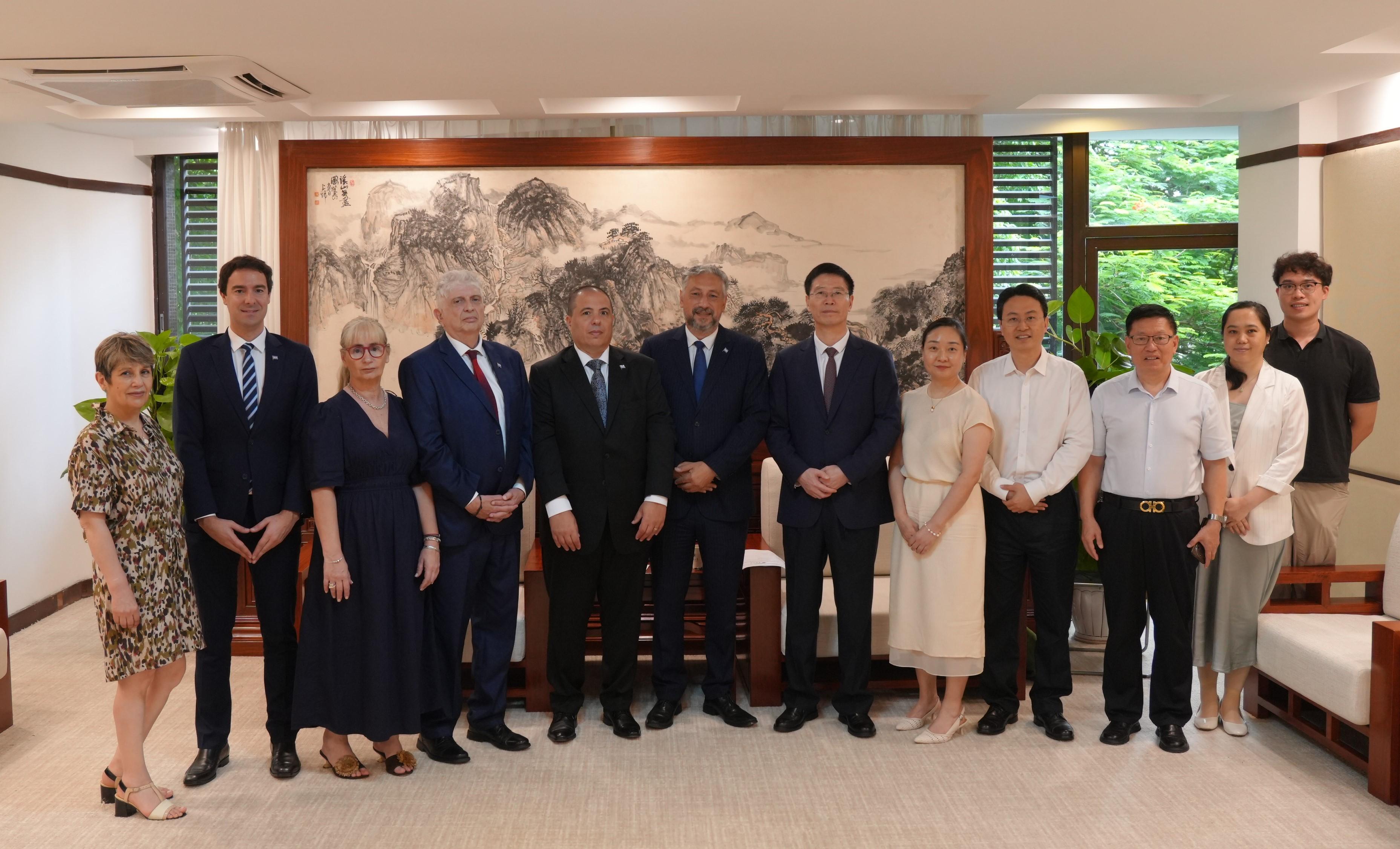 President of the Strategic Dialogues Foundation (Argentina) and his delegation visit Shenzhen University
