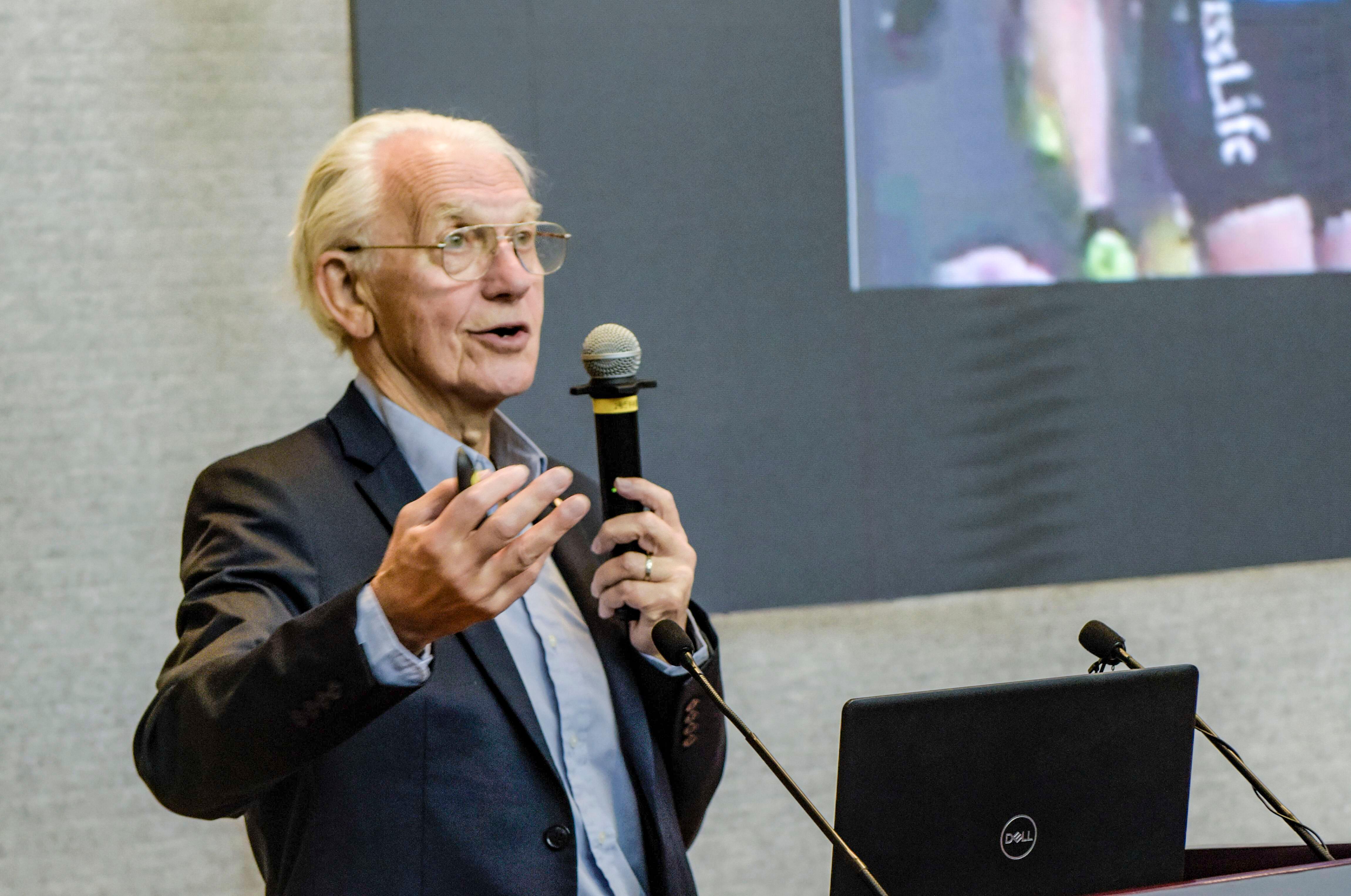 Nobel laureate Gérard Albert Mourou visits Shenzhen University to give a lecture on extreme optics