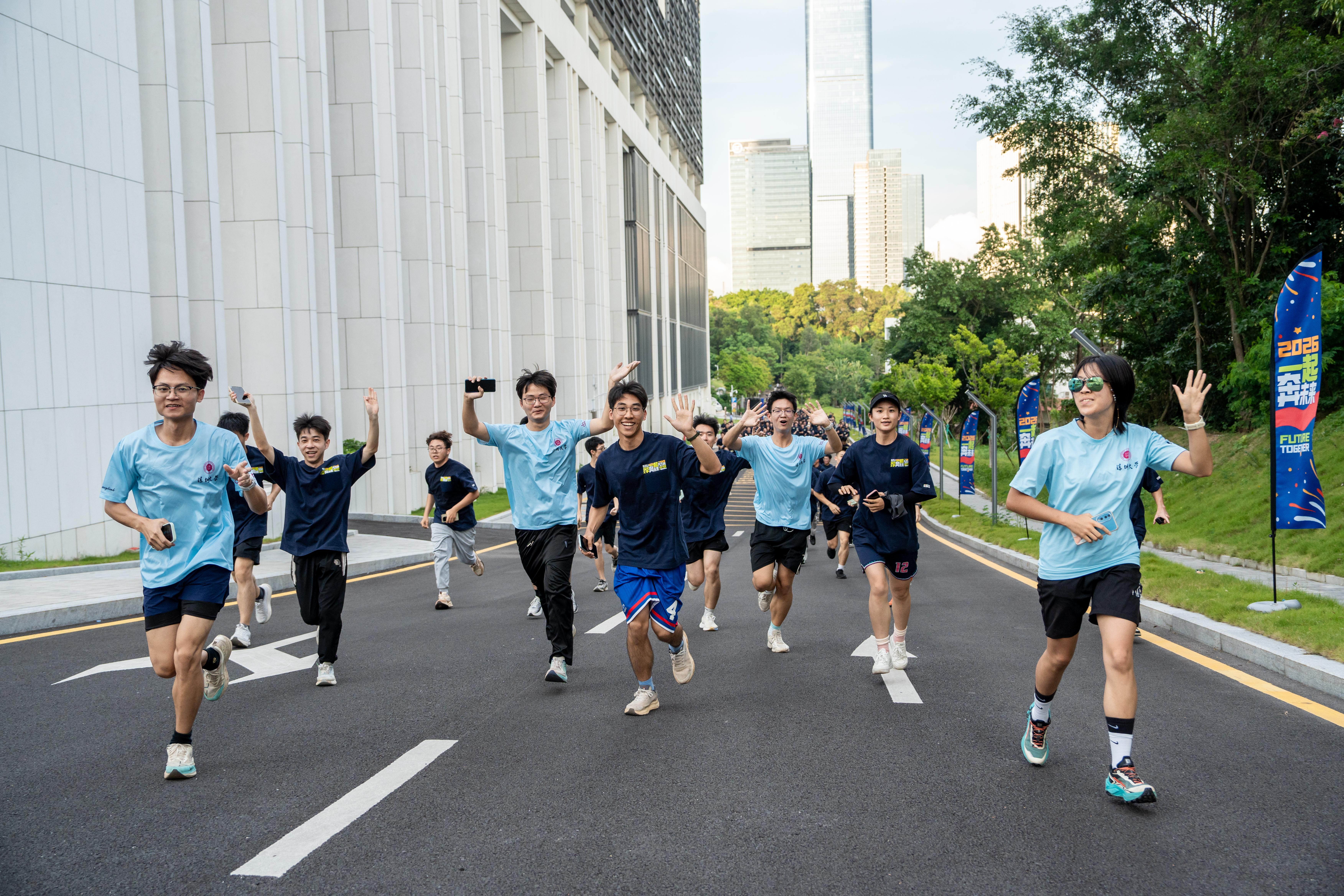 Shenzhen University holds the 2026 "Run Toward the Future" Graduation Campus Run