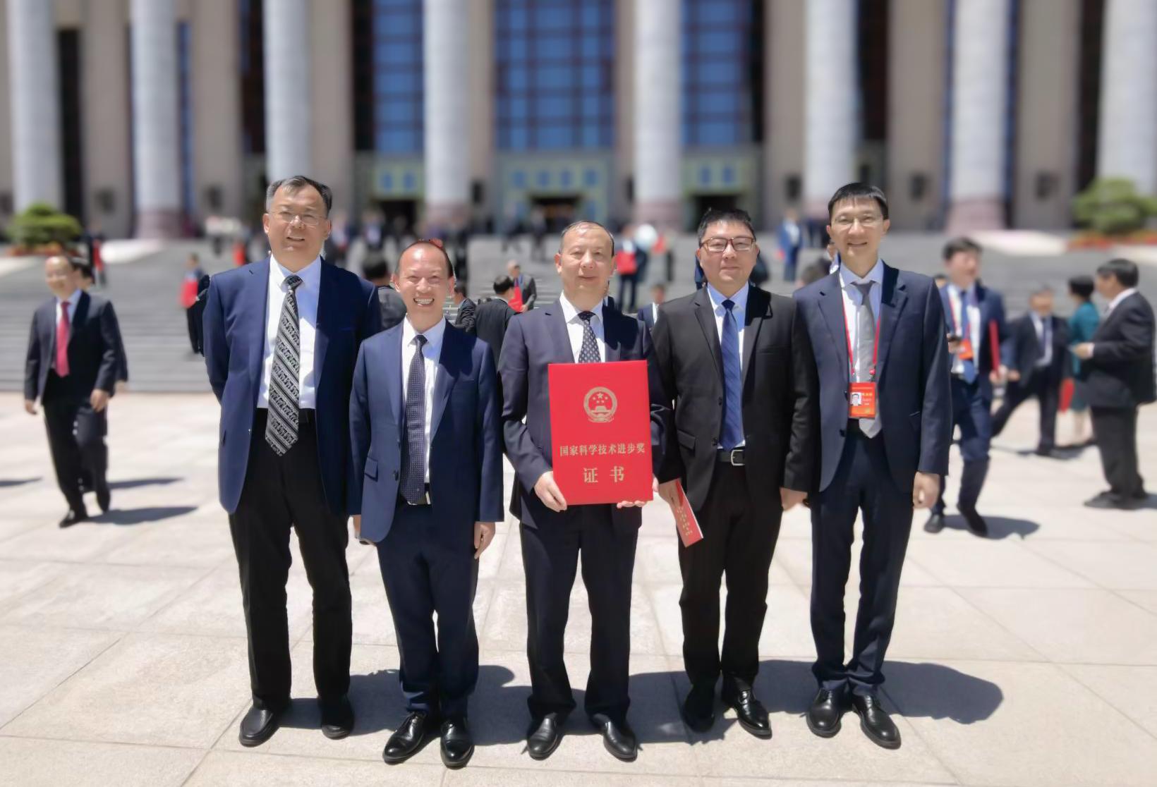 Three individuals from Shenzhen University win the 2023 State Science and Technology Awards, and President Mao Junfa's project team wins the First Prize of the State Scientific and Technological Progress Award