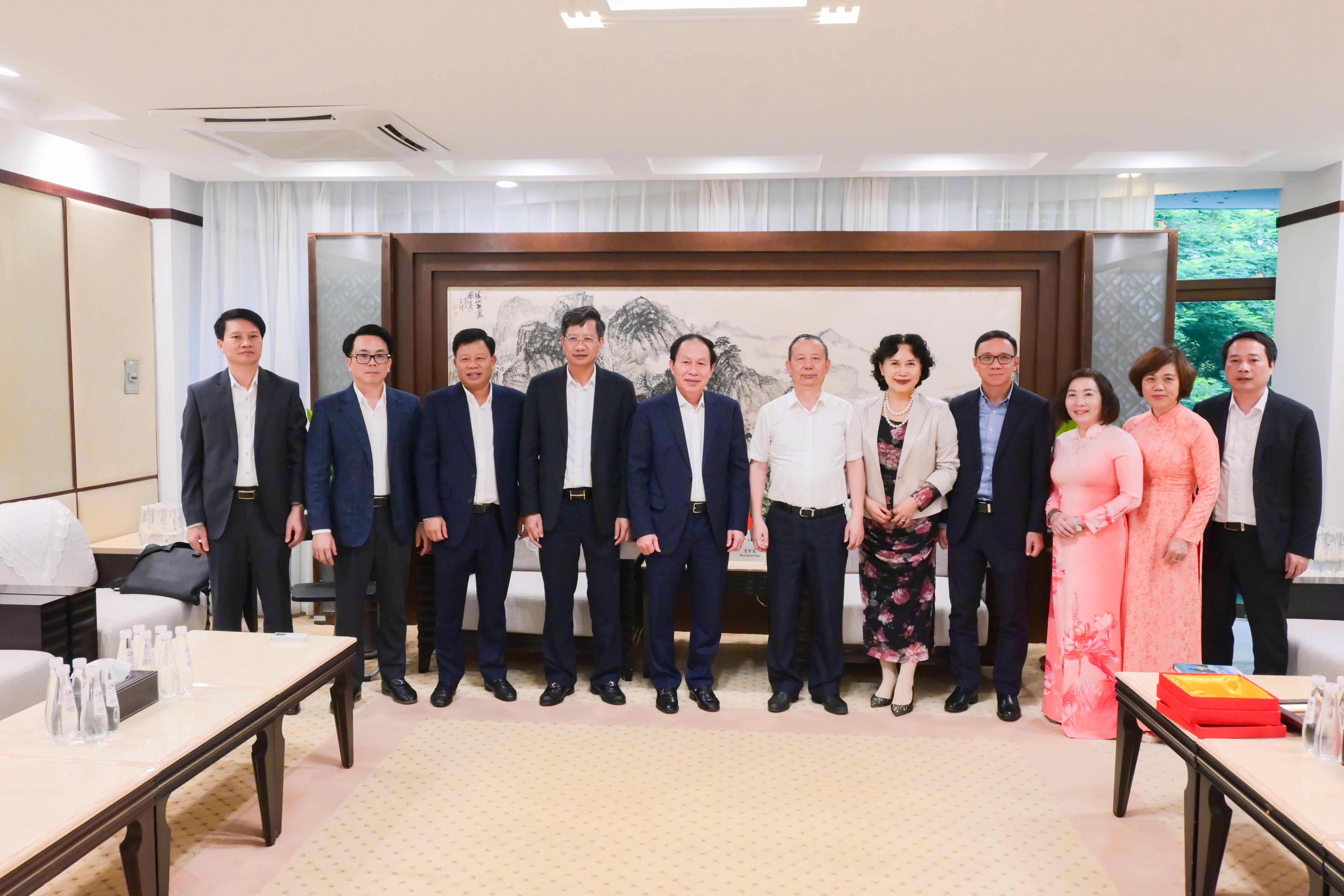 Haiphong Delegation visits Shenzhen University