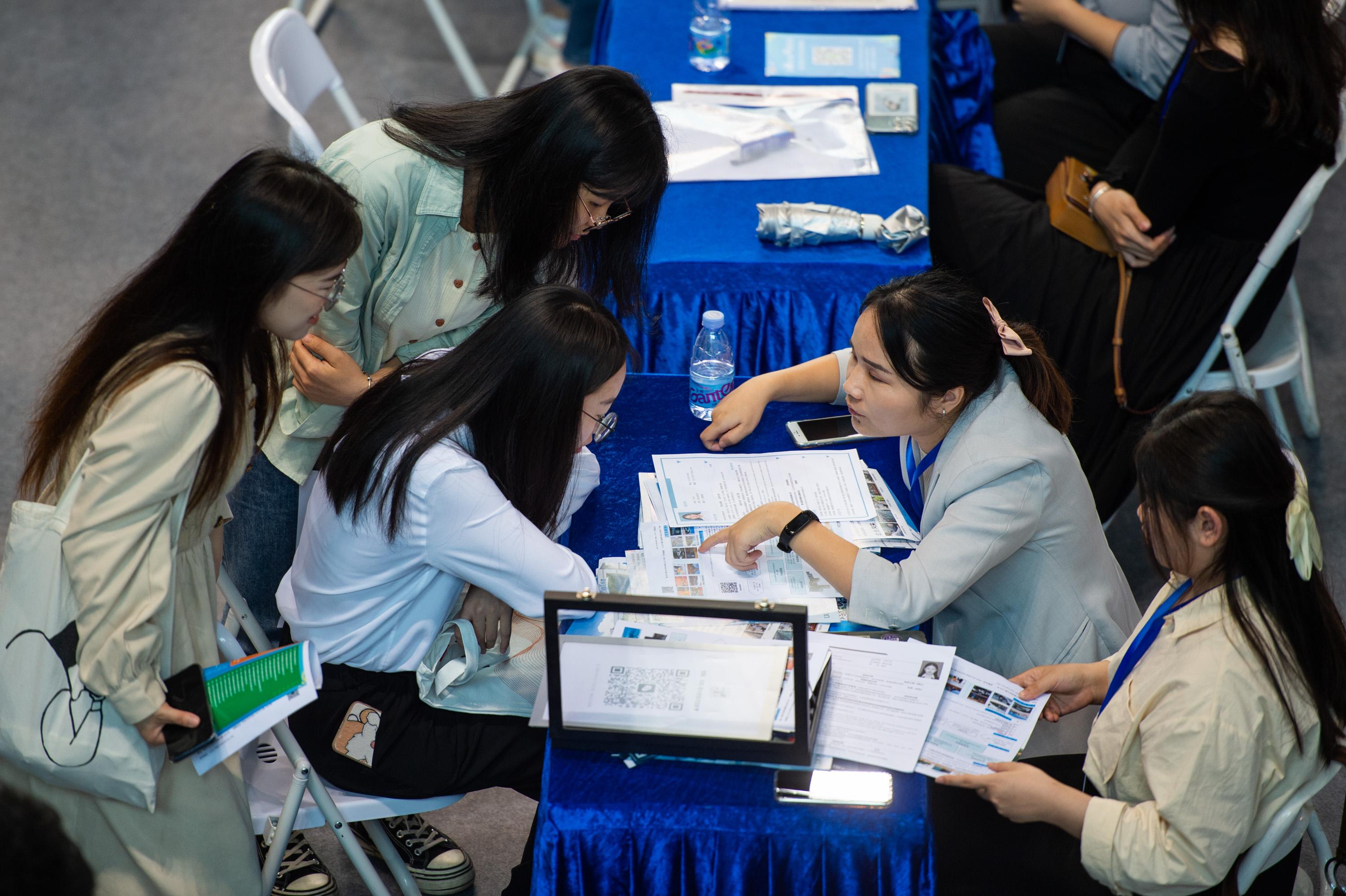 Lihu Campus Held Female Students Job Fair